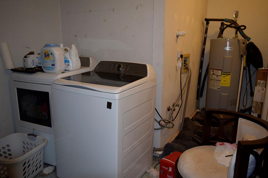 420 Bluebonnet Drive Kerrville, TX 78028 - Photo 12 of 22 a bathroom with a sink toilet and tub