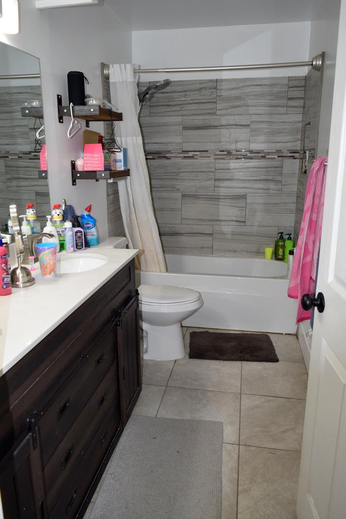 420 Bluebonnet Drive Kerrville, TX 78028 - Photo 14 of 22 a bathroom with a sink a toilet and shower