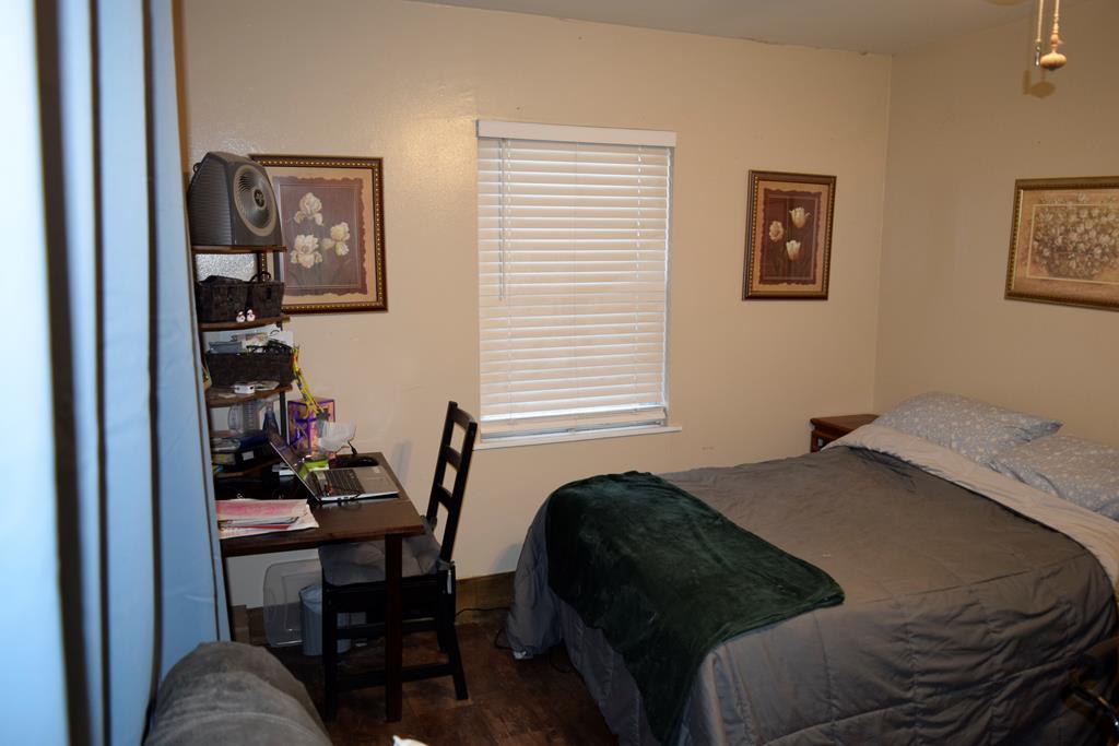 420 Bluebonnet Drive Kerrville, TX 78028 - Photo 20 of 22 a bedroom that has a bed and a chair in it