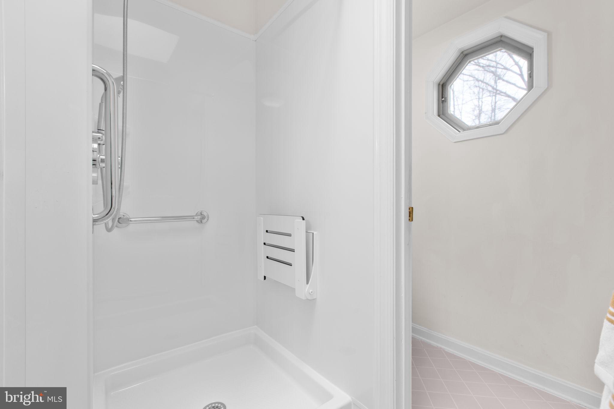 141 Green Street Locust Grove, VA 22508 - Photo 25 of 41 a bathroom with a bathtub