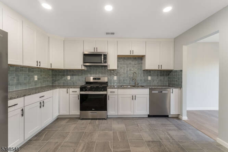 901 Fox Hill Place Milford, NJ 08848 - Photo 5 of 35