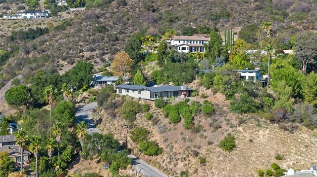 $2,695,000 | 5260 Gould Avenue, La Canada Flintridge, CA 91011