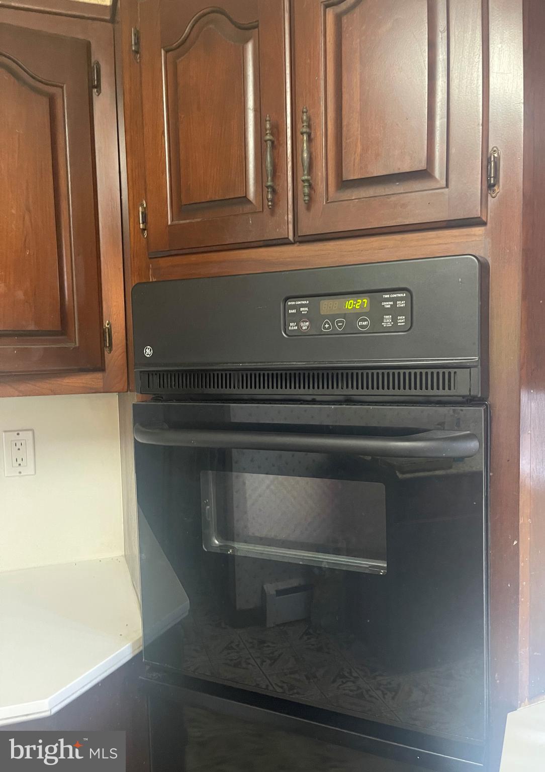 1113 Lower Ferry Road Ewing, NJ 08618 - Photo 7 of 11 Kitchen Oven