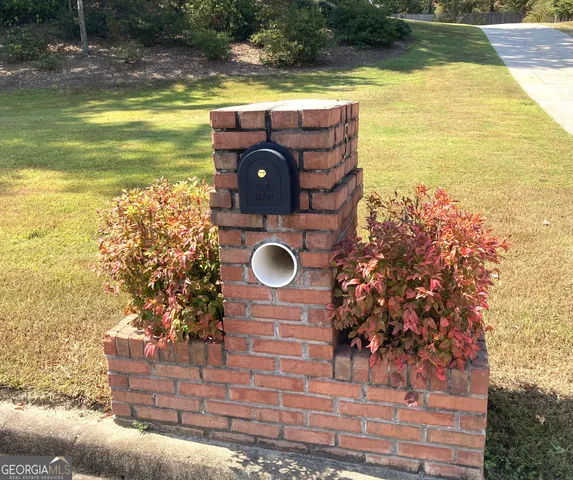 a house view with a outdoor space
