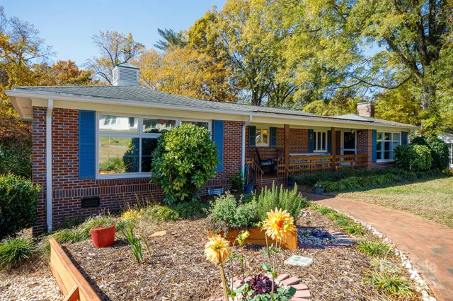 $364,500 | 145 21st Avenue Northwest, Hickory, NC 28601