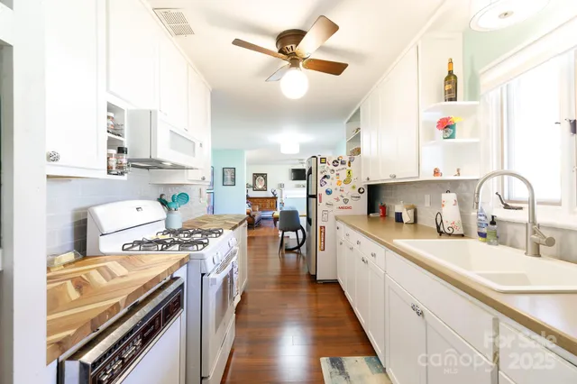 $364,500 | 145 21st Avenue Northwest, Hickory, NC 28601