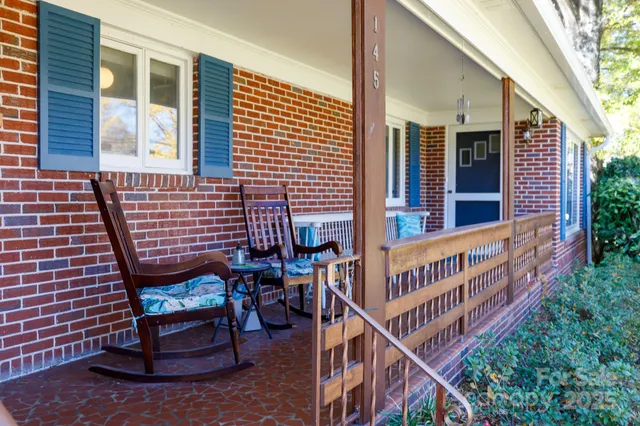 $364,500 | 145 21st Avenue Northwest, Hickory, NC 28601