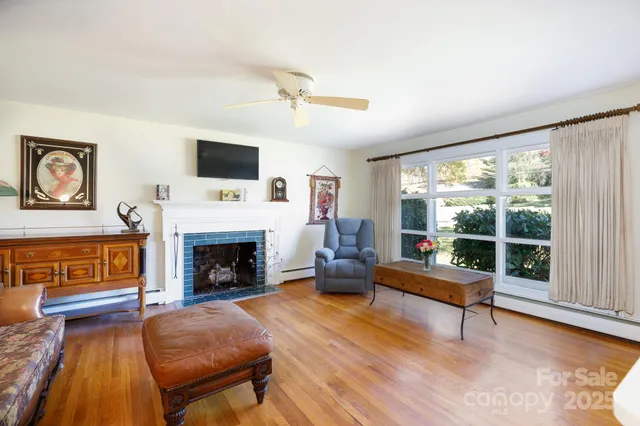 $364,500 | 145 21st Avenue Northwest, Hickory, NC 28601