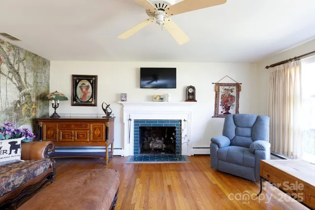 $364,500 | 145 21st Avenue Northwest, Hickory, NC 28601