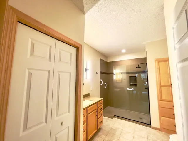 $2,200 | 12022 Vermillion Street Northeast, Unit B, Blaine, MN 55449