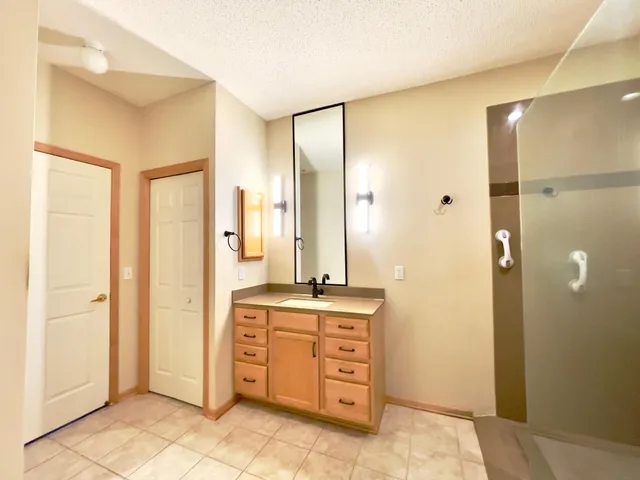 $2,200 | 12022 Vermillion Street Northeast, Unit B, Blaine, MN 55449