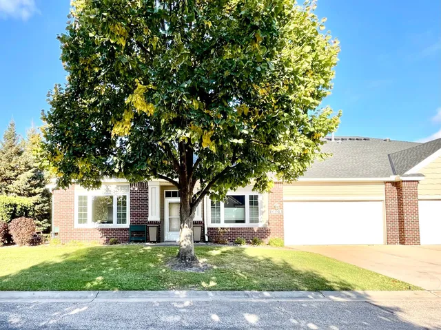 $2,200 | 12022 Vermillion Street Northeast, Unit B, Blaine, MN 55449