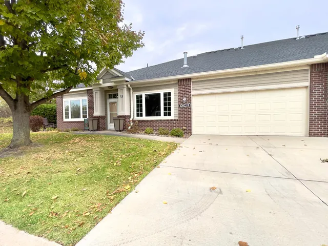 $2,200 | 12022 Vermillion Street Northeast, Unit B, Blaine, MN 55449