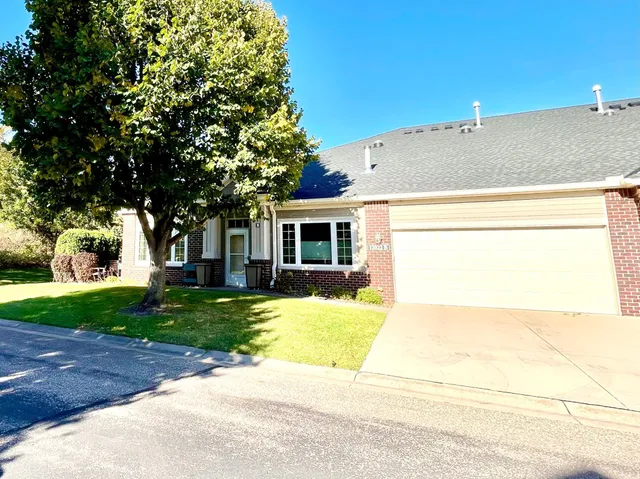 $2,200 | 12022 Vermillion Street Northeast, Unit B, Blaine, MN 55449