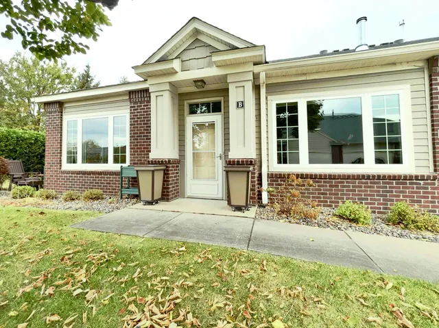 $2,200 | 12022 Vermillion Street Northeast, Unit B, Blaine, MN 55449