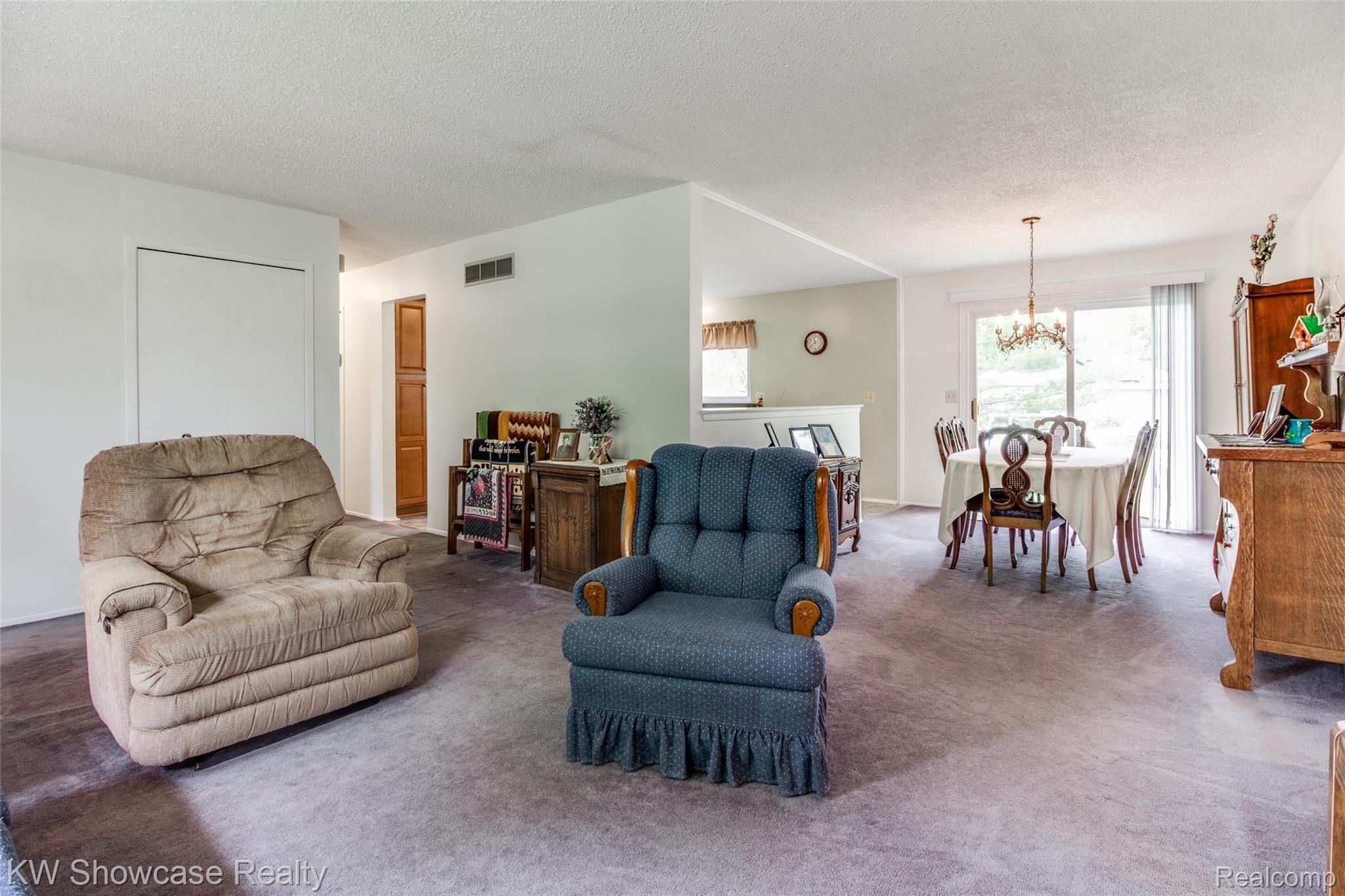 998 Hadley Road Rochester, MI 48307 - Photo 16 of 42 Interiors (7 of 34).jpg