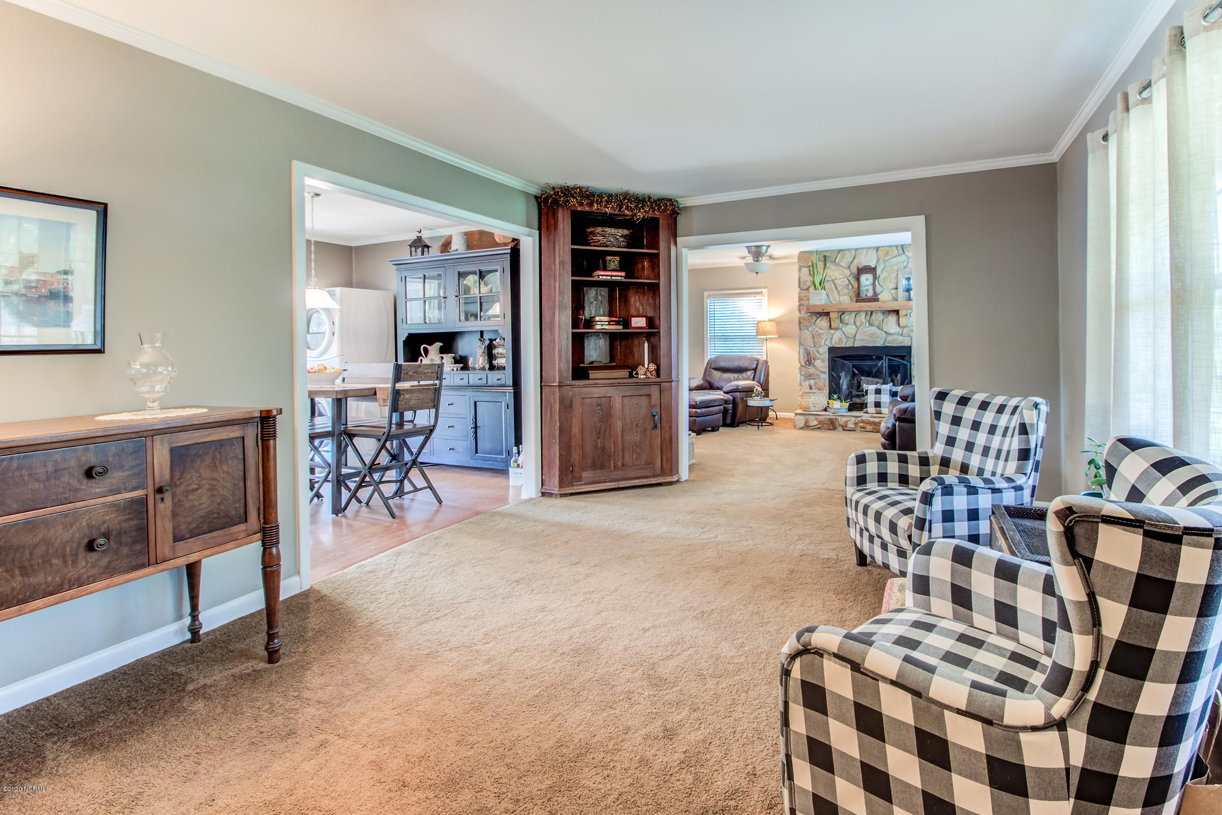 4113 Masonboro Loop Road Wilmington, NC 28409 - Photo 13 of 31 Large living room