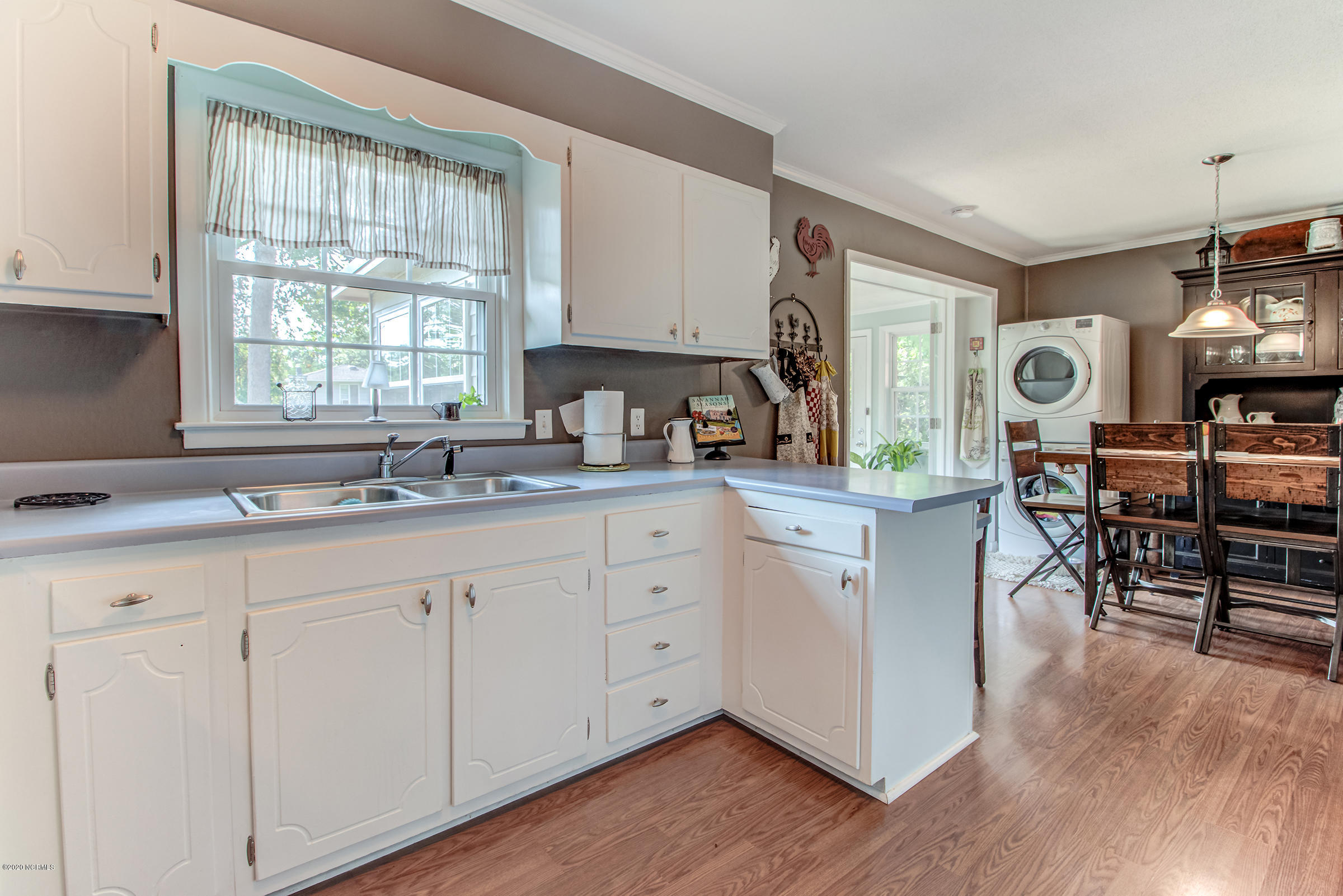 4113 Masonboro Loop Road Wilmington, NC 28409 - Photo 4 of 31 Kitchen and Dining Area