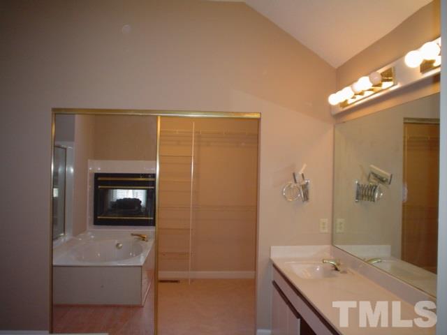 10037 Goodview Court Raleigh, NC 27613 - Photo 5 of 8