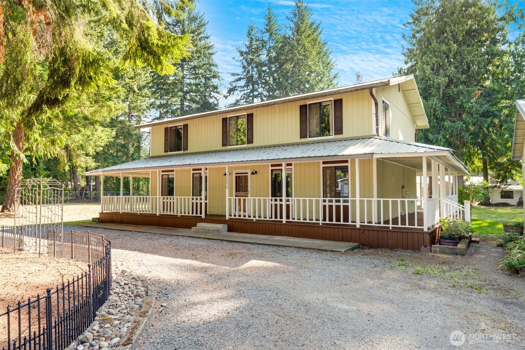 a view of a house with a yard