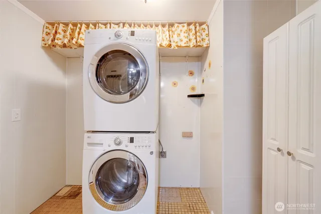 a view of a hallway with washer and dryer