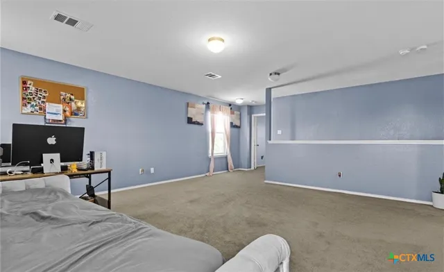 a view of livingroom with furniture