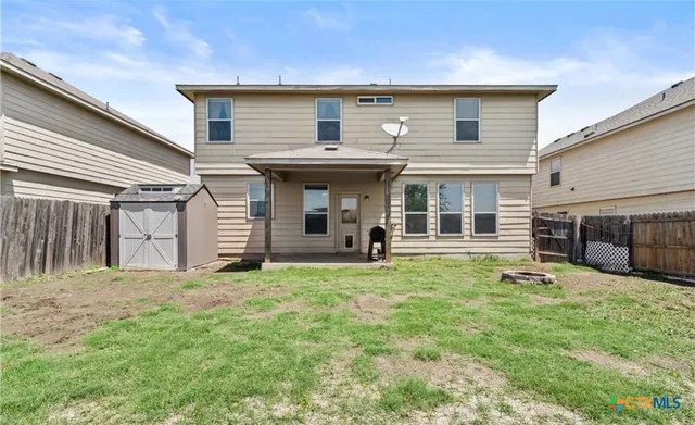 a view of a house with backyard and porch