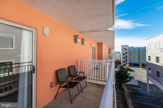 a view of a livingroom with furniture