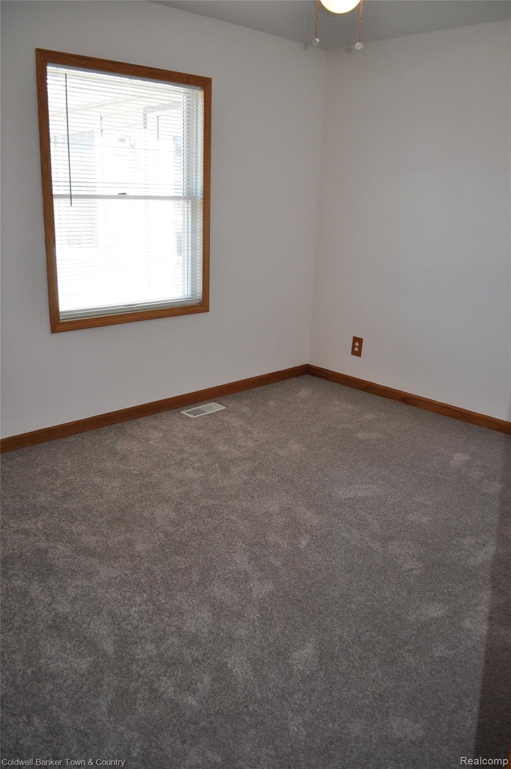 6798 Farley Road Pinckney, MI 48169 - Photo 16 of 47 DSC_0356 (2).JPG