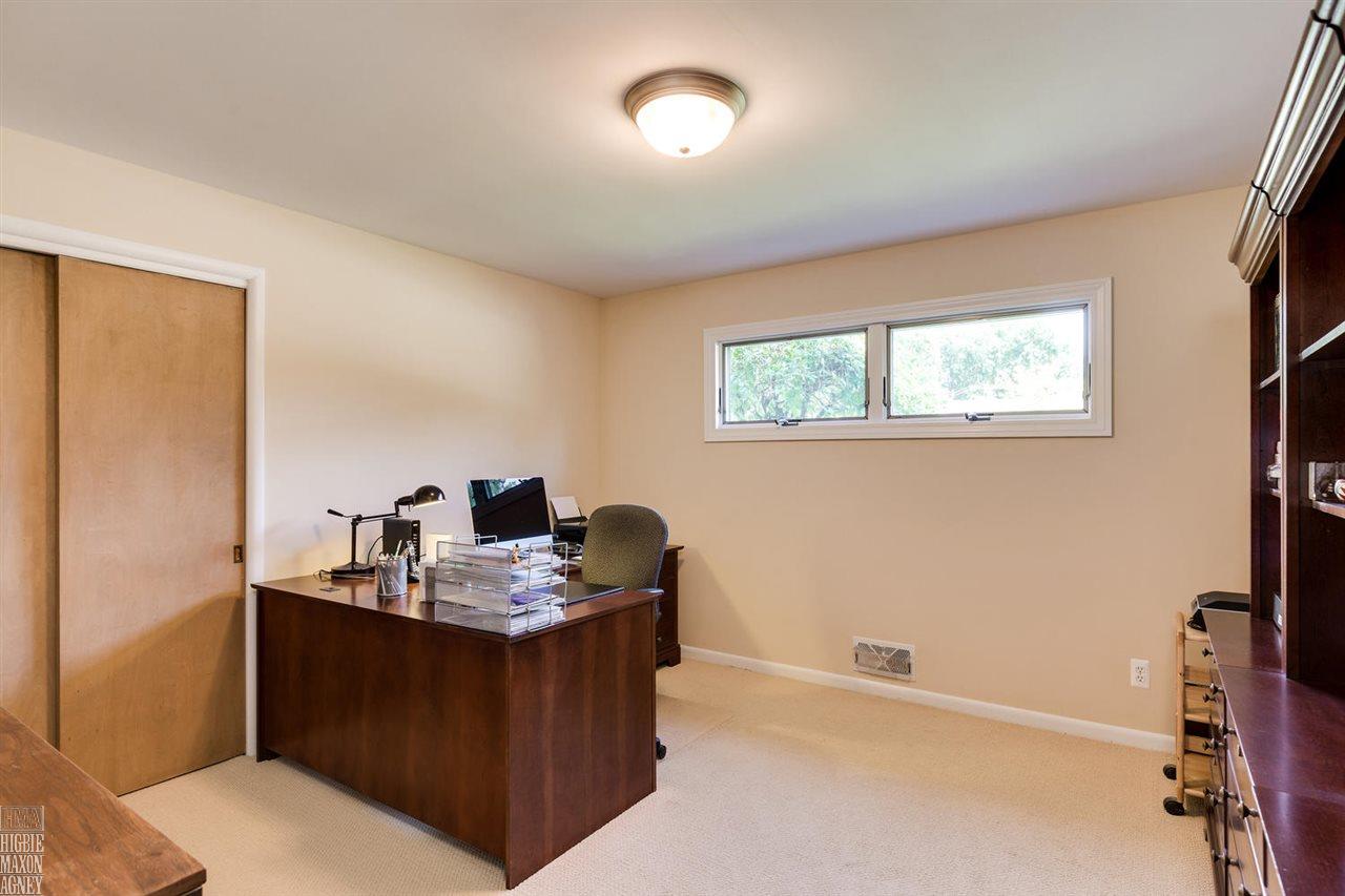 641 Roslyn Road Grosse Pointe Woods, MI 48236 - Photo 16 of 27