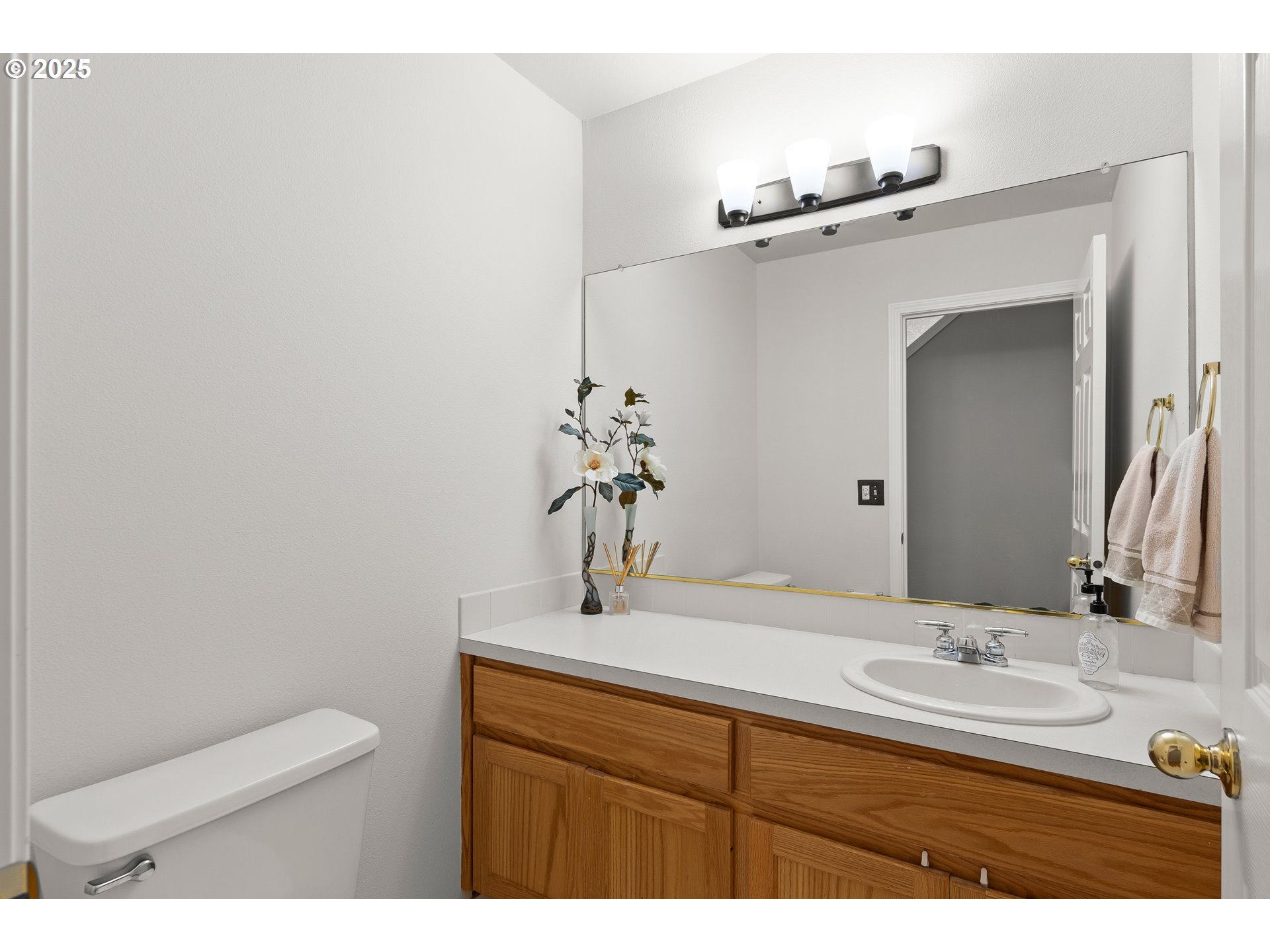 7409 Southwest Locust Street Portland, OR 97223 - Photo 12 of 24