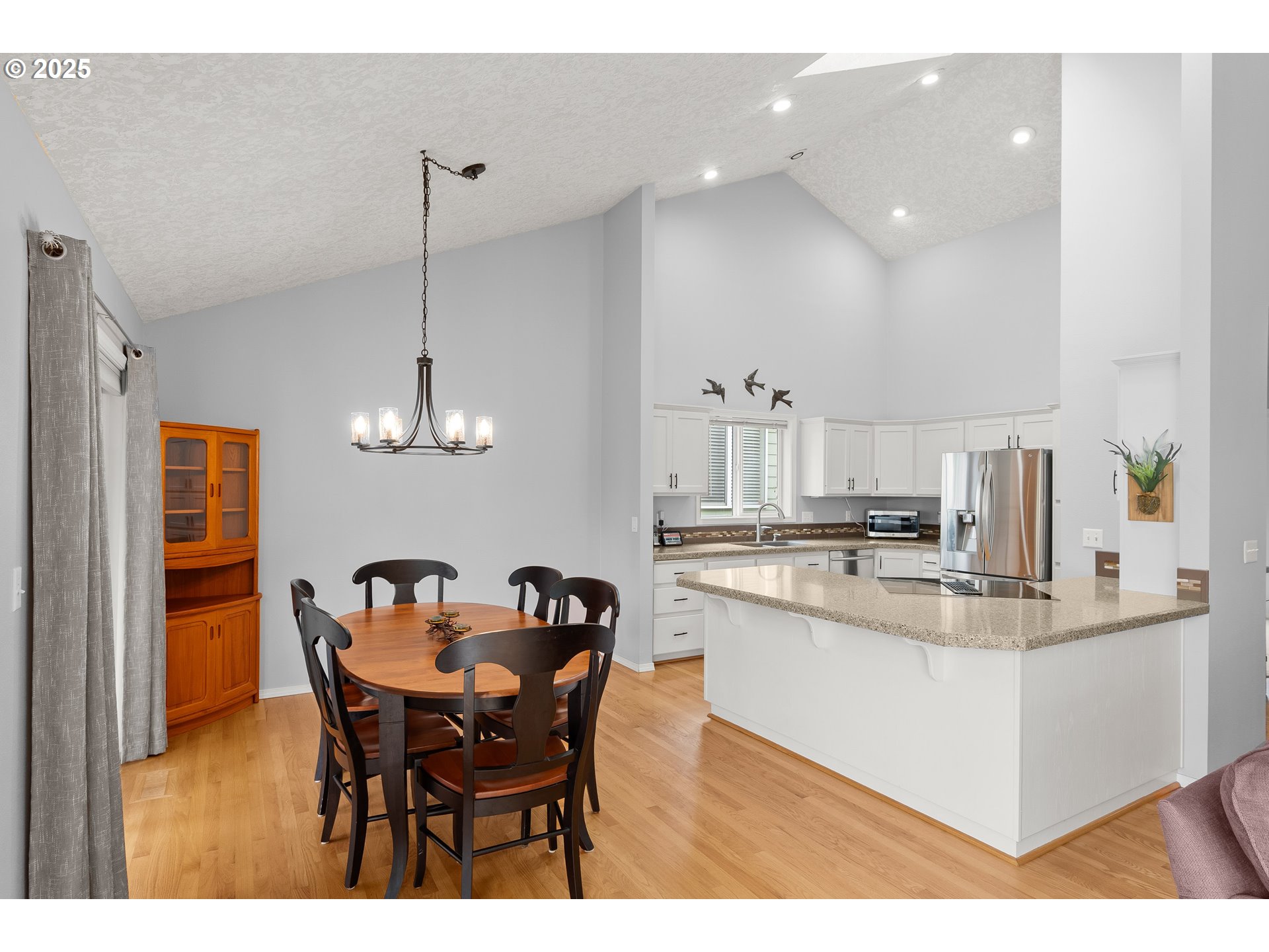 7409 Southwest Locust Street Portland, OR 97223 - Photo 4 of 24