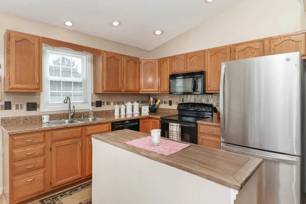 $200,000 | 2739 Arrowhead Drive, Bloomington, IL 61704