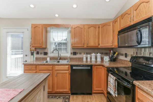 $200,000 | 2739 Arrowhead Drive, Bloomington, IL 61704