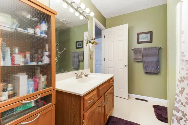 $200,000 | 2739 Arrowhead Drive, Bloomington, IL 61704