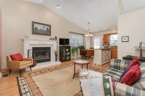 $200,000 | 2739 Arrowhead Drive, Bloomington, IL 61704