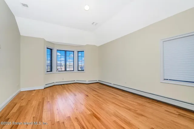 $1,799,000 | 946 Edgegrove Avenue | Woodrow