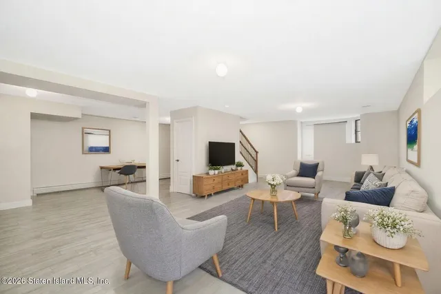 $1,799,000 | 946 Edgegrove Avenue | Woodrow