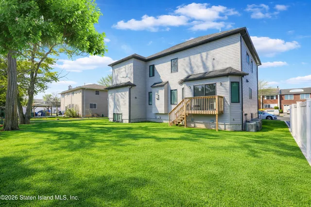 $1,799,000 | 946 Edgegrove Avenue | Woodrow