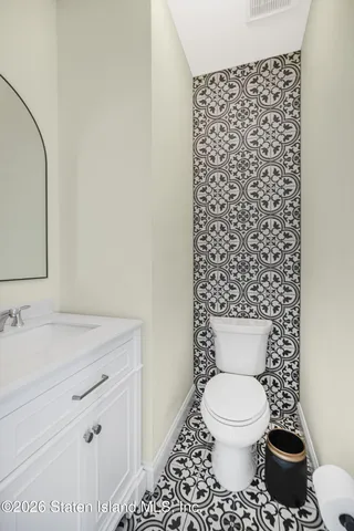 $1,799,000 | 946 Edgegrove Avenue | Woodrow