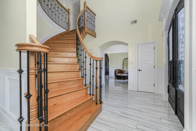 $1,799,000 | 946 Edgegrove Avenue | Woodrow