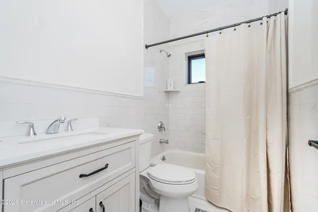 $1,799,000 | 946 Edgegrove Avenue | Woodrow