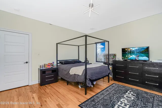 $1,799,000 | 946 Edgegrove Avenue | Woodrow