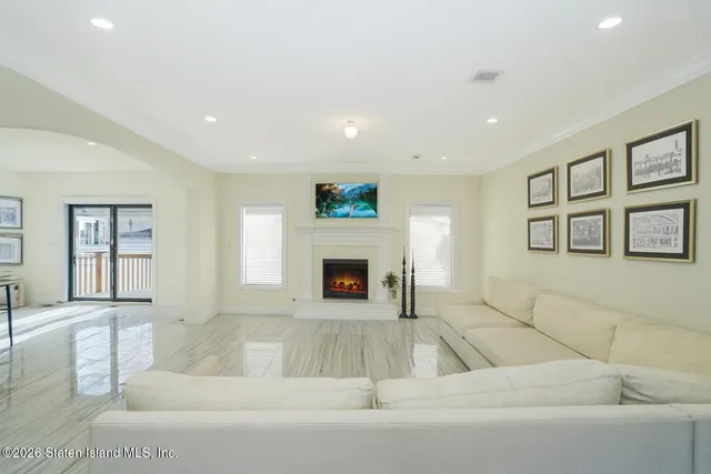 $1,799,000 | 946 Edgegrove Avenue | Woodrow