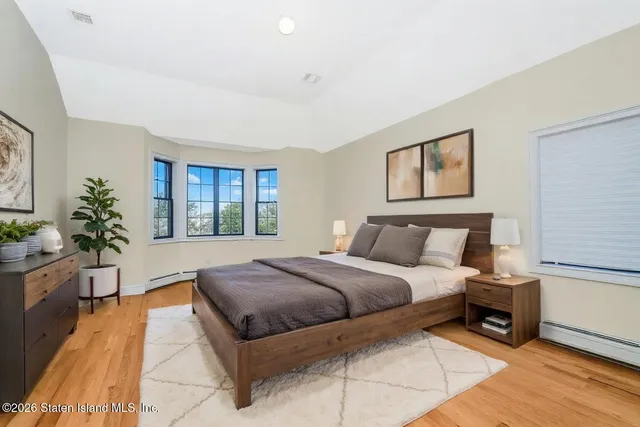 $1,799,000 | 946 Edgegrove Avenue | Woodrow