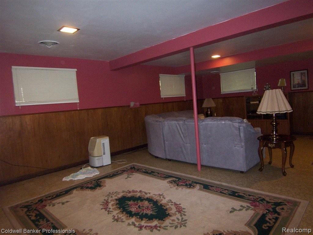 585 East Square Lake Road Troy, MI 48085 - Photo 15 of 16 100_8155.JPG