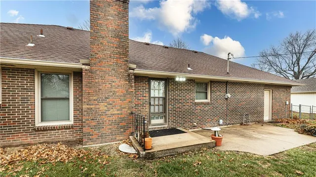 $300,000 | 315 North Woodson Drive, Raymore, MO 64083