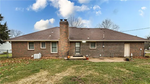 $300,000 | 315 North Woodson Drive, Raymore, MO 64083