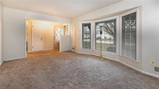 $300,000 | 315 North Woodson Drive, Raymore, MO 64083