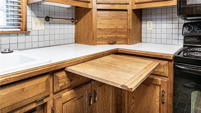 $300,000 | 315 North Woodson Drive, Raymore, MO 64083